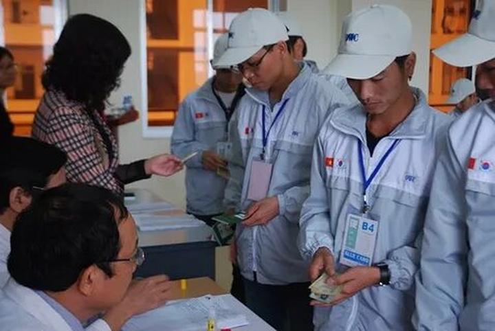 Hotspot Matrix và 2 kiểu áo hot nhất hè này: Giá chưa đến 100k mà giúp vóc dáng thon thả