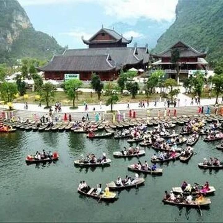Phương Oanh diện set đồ 50 - Cảm hứng video marketing từ Hotspot Matrix